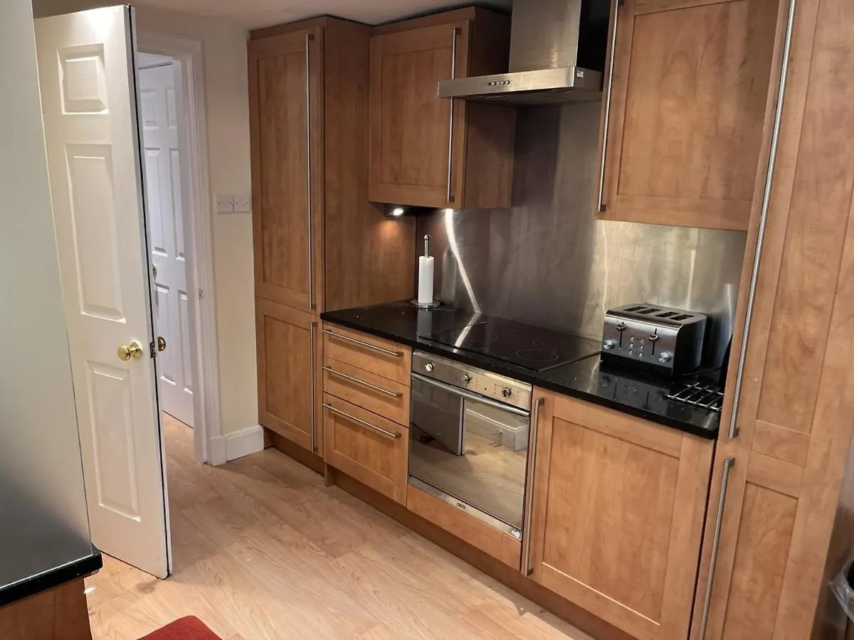 Royal Mile Mansions 2 Bedroom - Edinburgh City Centre 0*,  United Kingdom