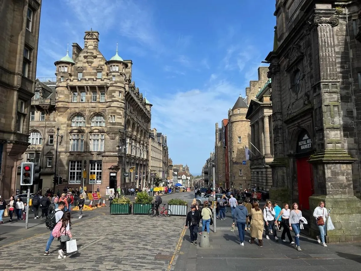 Royal Mile Mansions 2 Bedroom - Edinburgh City Centre