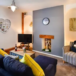 Guest Homes - Cambrian Apartment Swansea