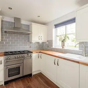 Cosy Roseburn Apartment, - 2 Bedrooms, Free Parking Edinburgh