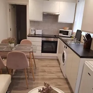 2 Bedroom Serviced Londres